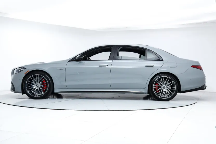 2024 Mercedes Benz S AMG 63 E PERFORMANCE photo 1