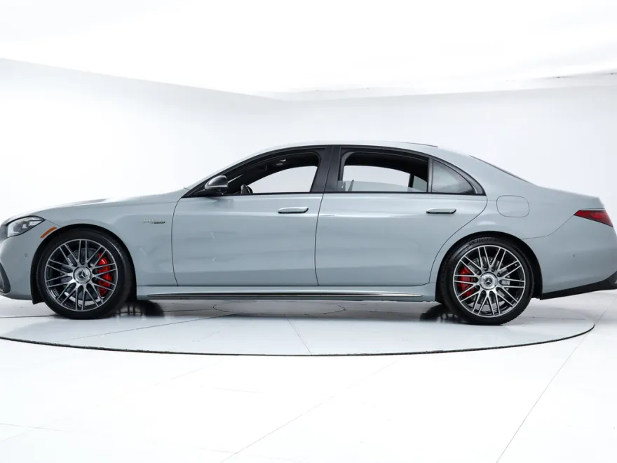 2024 Mercedes Benz S AMG 63 E PERFORMANCE photo 1