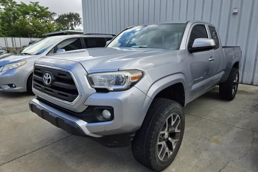 2017 Toyota Tacoma SR photo 1