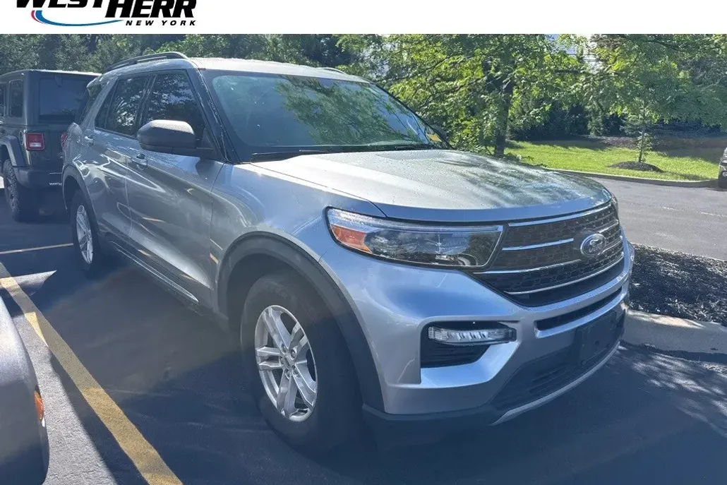 2020 Ford Explorer XLT photo 1
