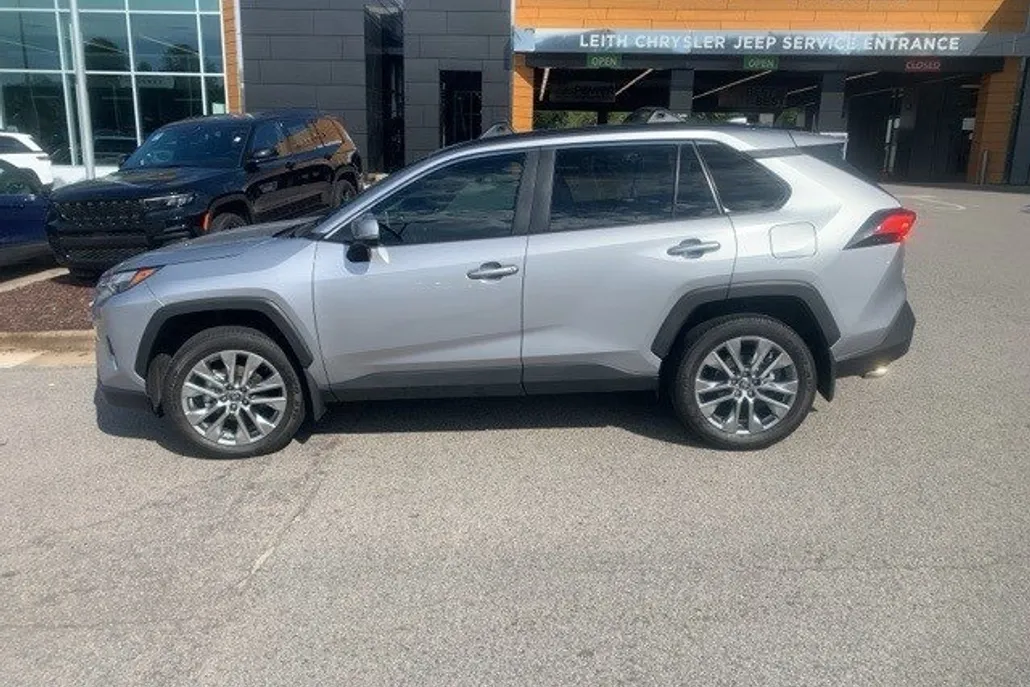 2024 Toyota RAV4 XLE Premium photo 1