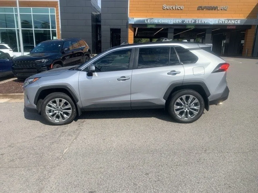 2024 Toyota RAV4 XLE Premium photo 1
