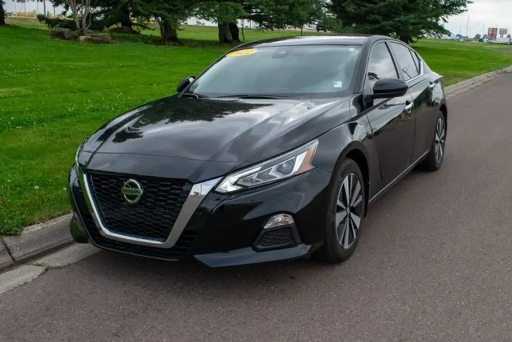 2022 Nissan Altima 2.5 SV photo 1