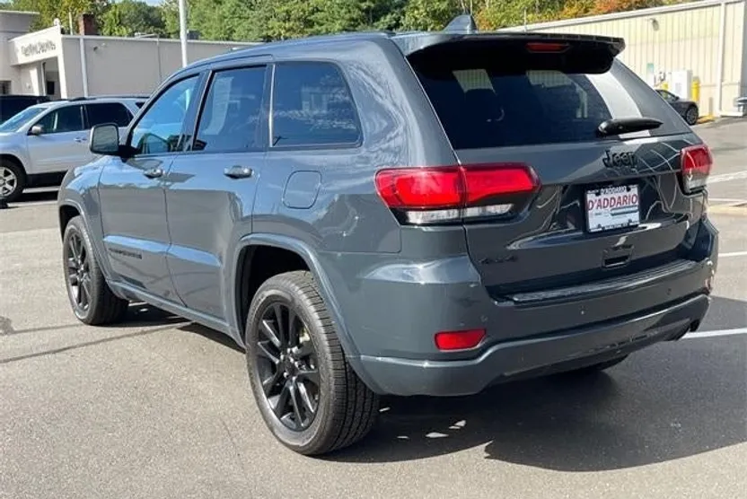 2018 Jeep Grand Cherokee Altitude photo 1