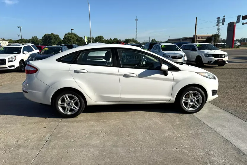 2019 Ford Fiesta SE photo 1