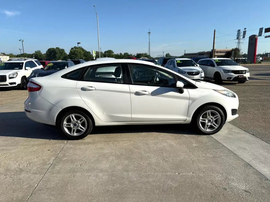 2019 Ford Fiesta SE photo 1