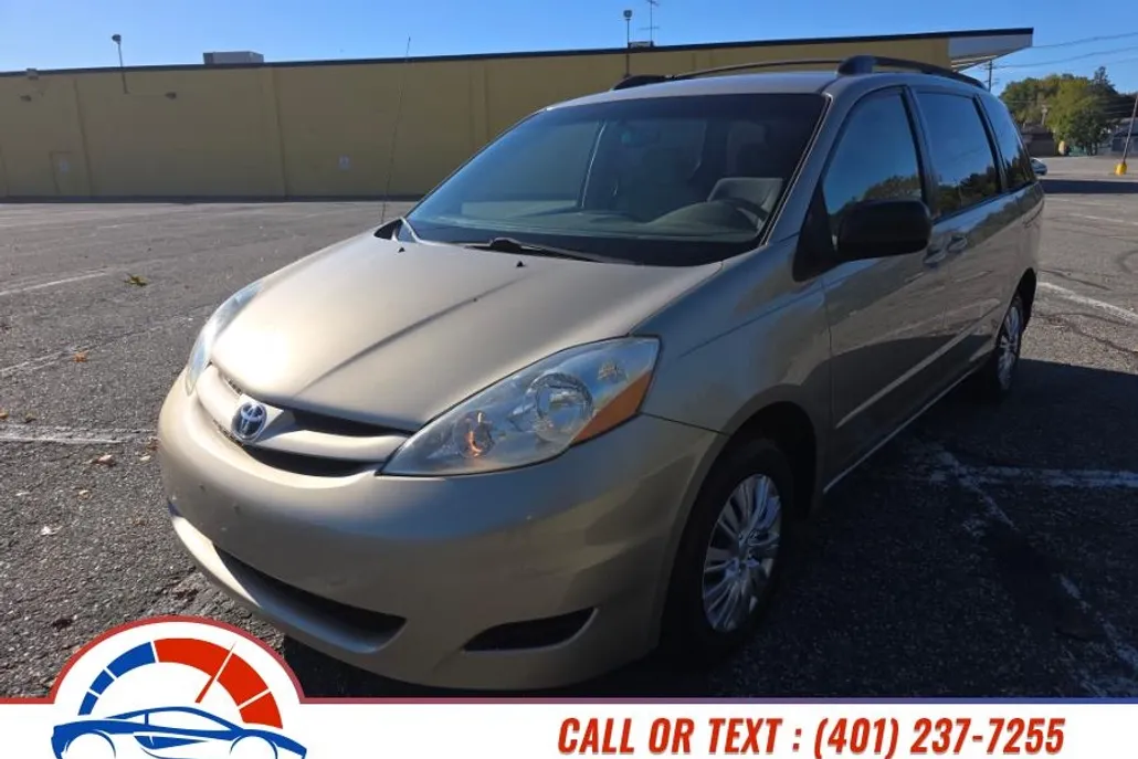 2008 Toyota Sienna CE photo 1