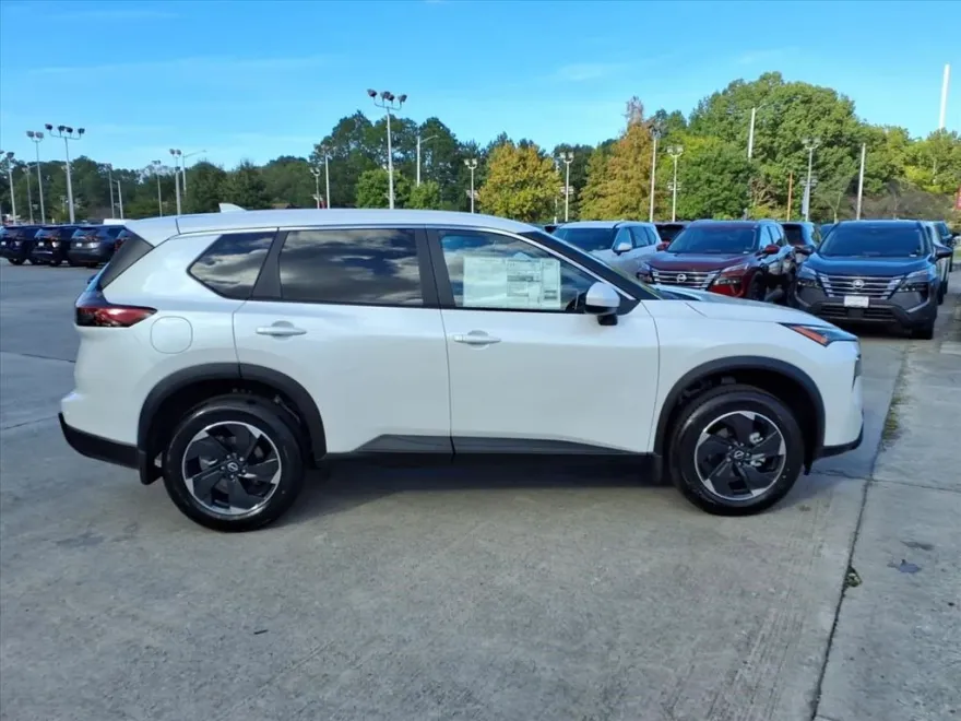 2026 Nissan Rogue SV photo 1