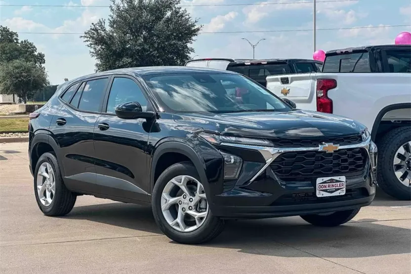 2026 Chevrolet Trax LS photo 1