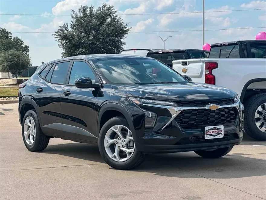 2026 Chevrolet Trax LS photo 1