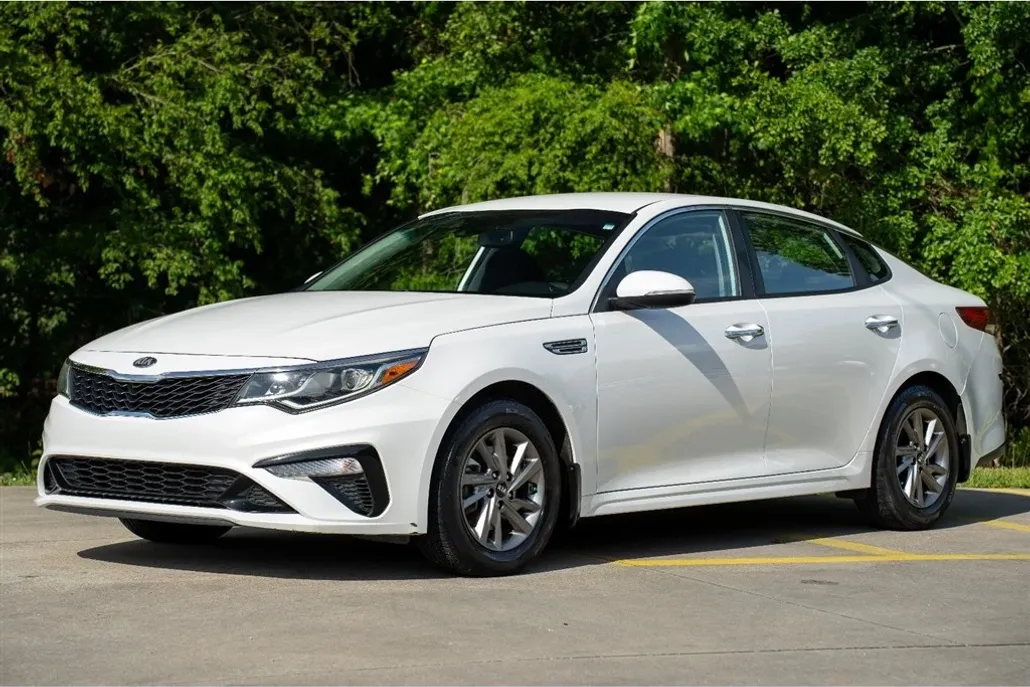 2019 Kia Optima LX photo 1