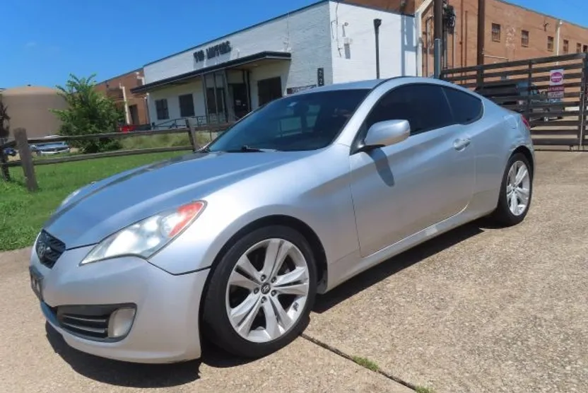 2010 Hyundai Genesis Coupe 3.8 photo 1