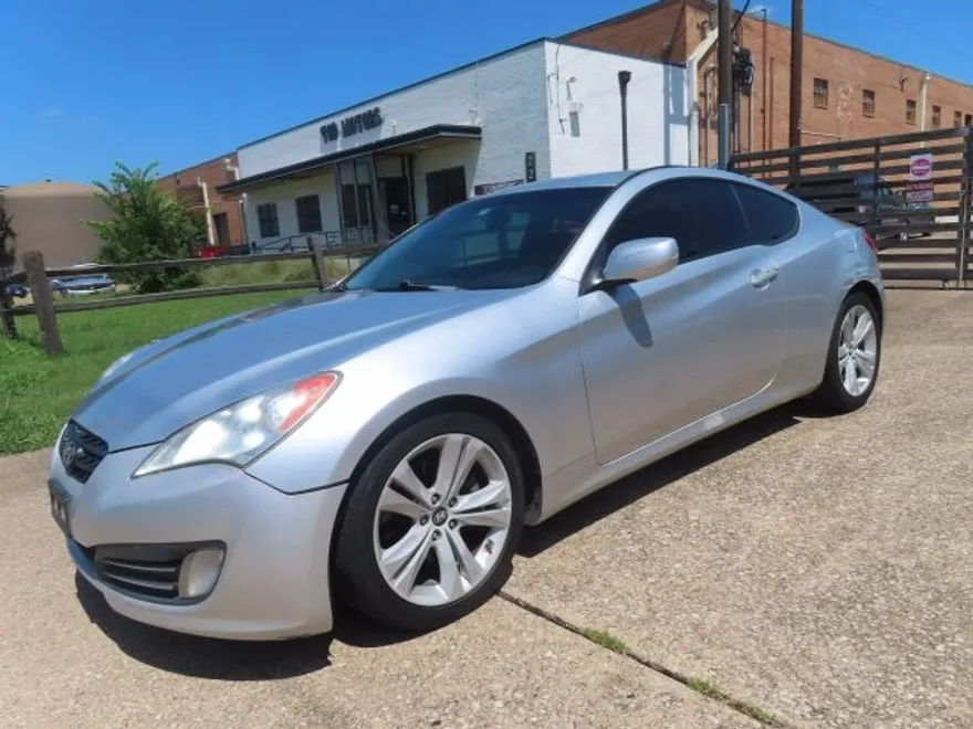 2010 Hyundai Genesis Coupe 3.8 photo 1