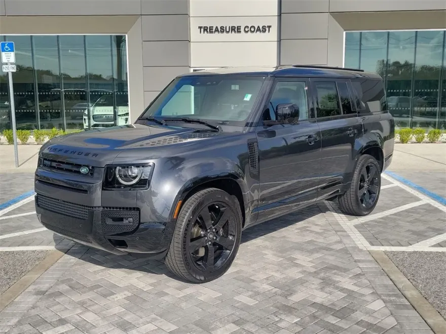 2025 Land Rover Defender 130 V8 photo 1