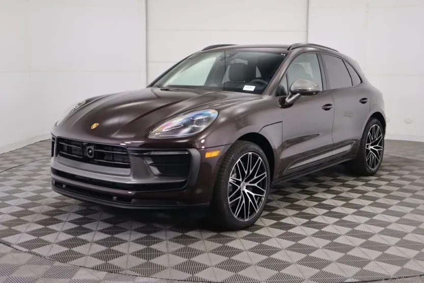 2025 Porsche Macan T photo 1