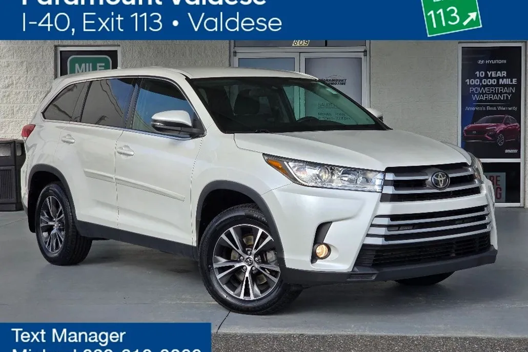 2019 Toyota Highlander LE Plus photo 1