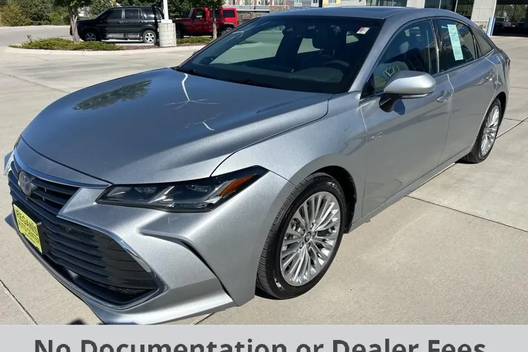 2020 Toyota Avalon Hybrid Limited photo 1