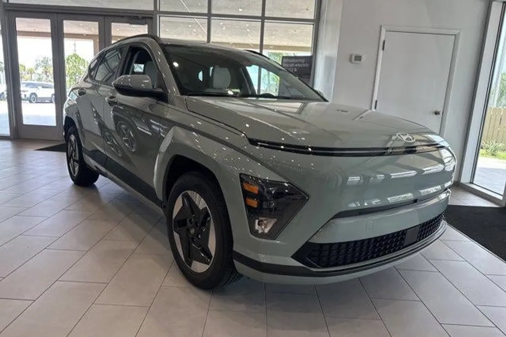 2025 Hyundai Kona SEL photo 1