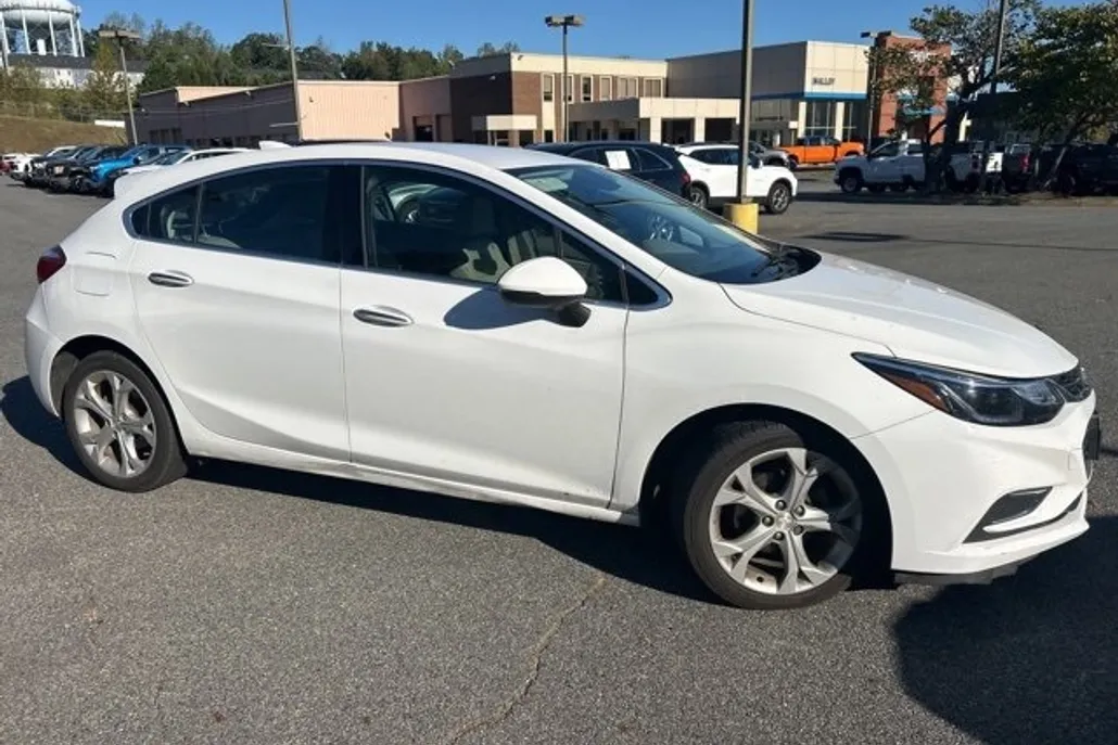 2018 Chevrolet Cruze Premier photo 1