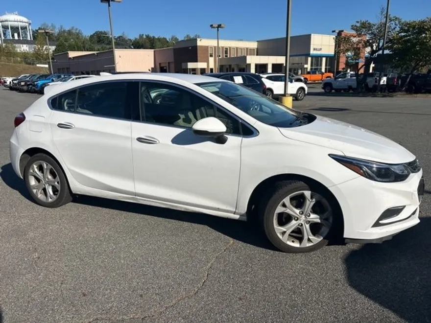 2018 Chevrolet Cruze Premier photo 1