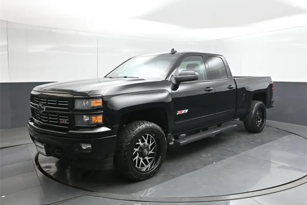 2015 Chevrolet Silverado 1500 LT photo 1