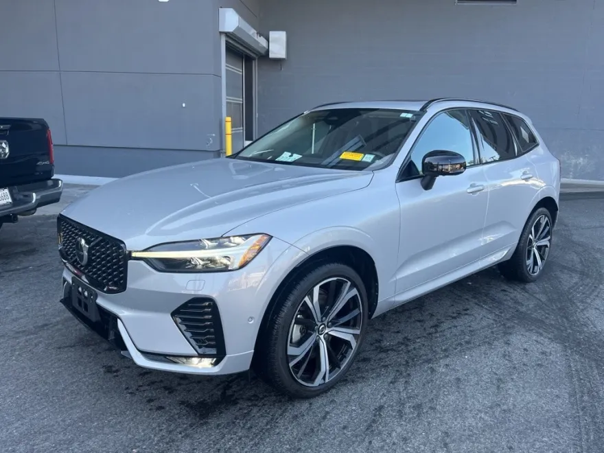 2023 Volvo XC60 Ultimate photo 1