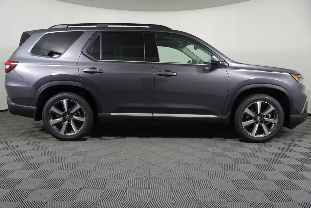 2025 Honda Pilot Touring photo 1