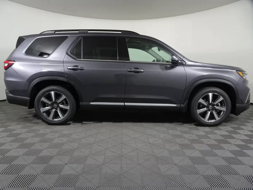 2025 Honda Pilot Touring photo 1