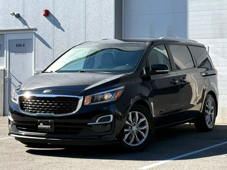 2019 Kia Sedona EX photo 1
