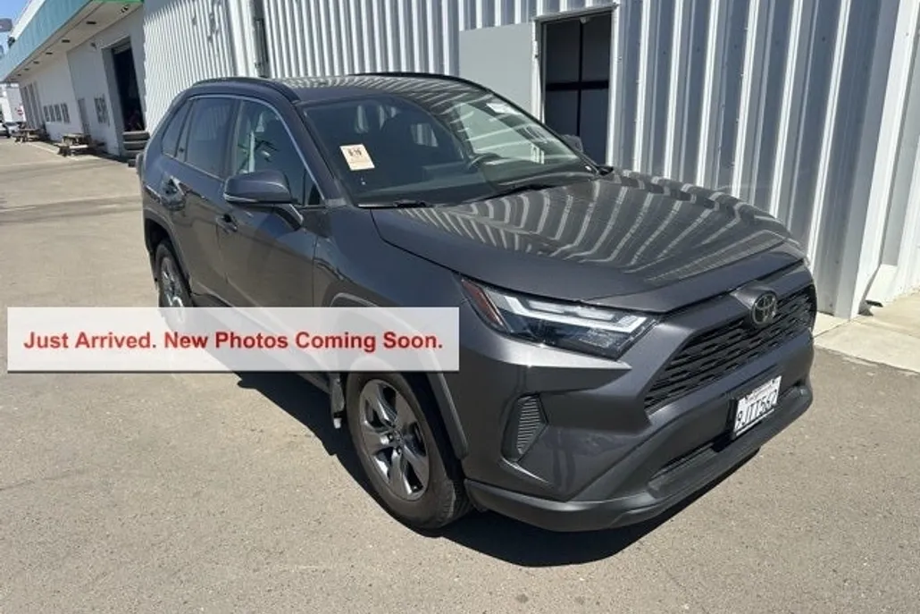 2024 Toyota RAV4 XLE photo 1