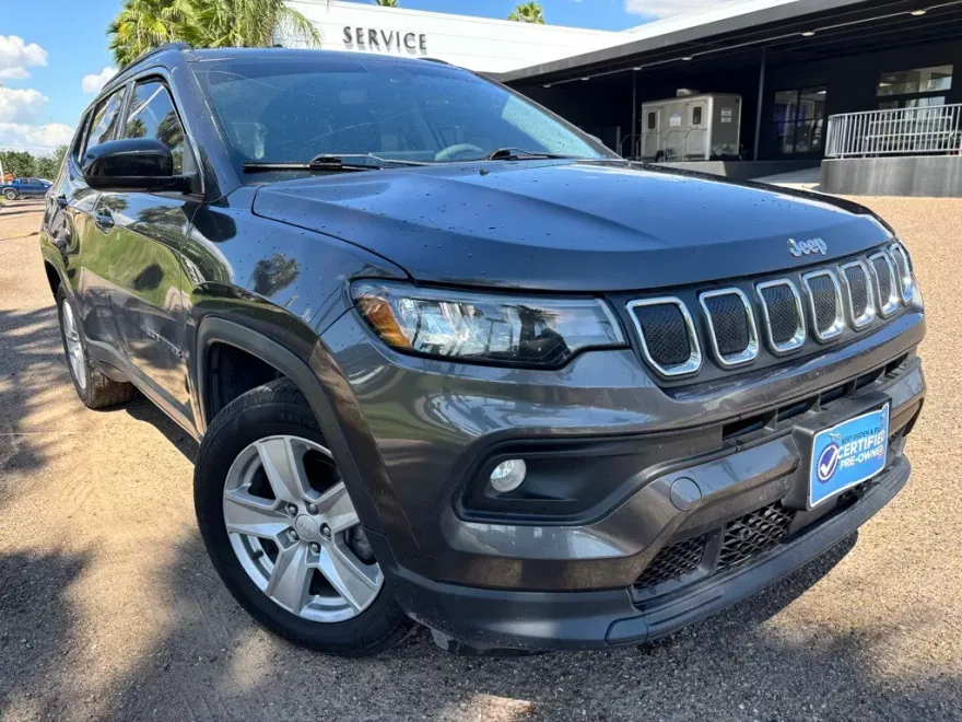 2022 Jeep Compass Latitude photo 1