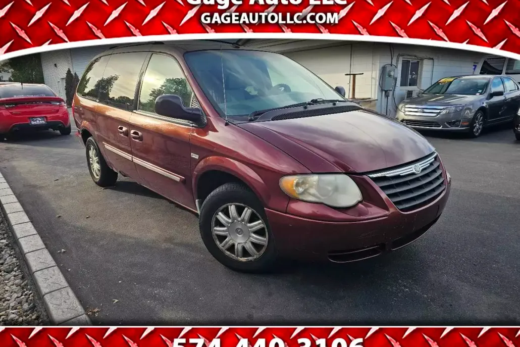 2007 Chrysler Town & Country Touring photo 1