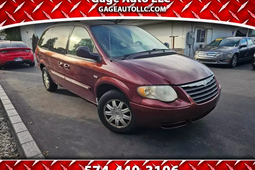 2007 Chrysler Town & Country Touring photo 1