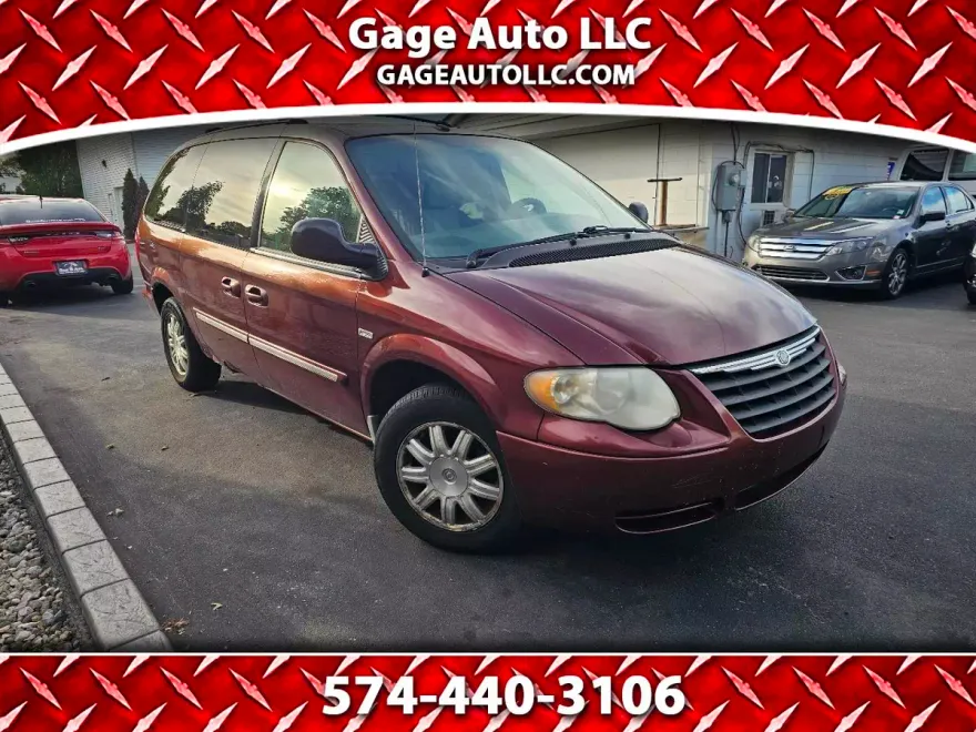 2007 Chrysler Town & Country Touring photo 1