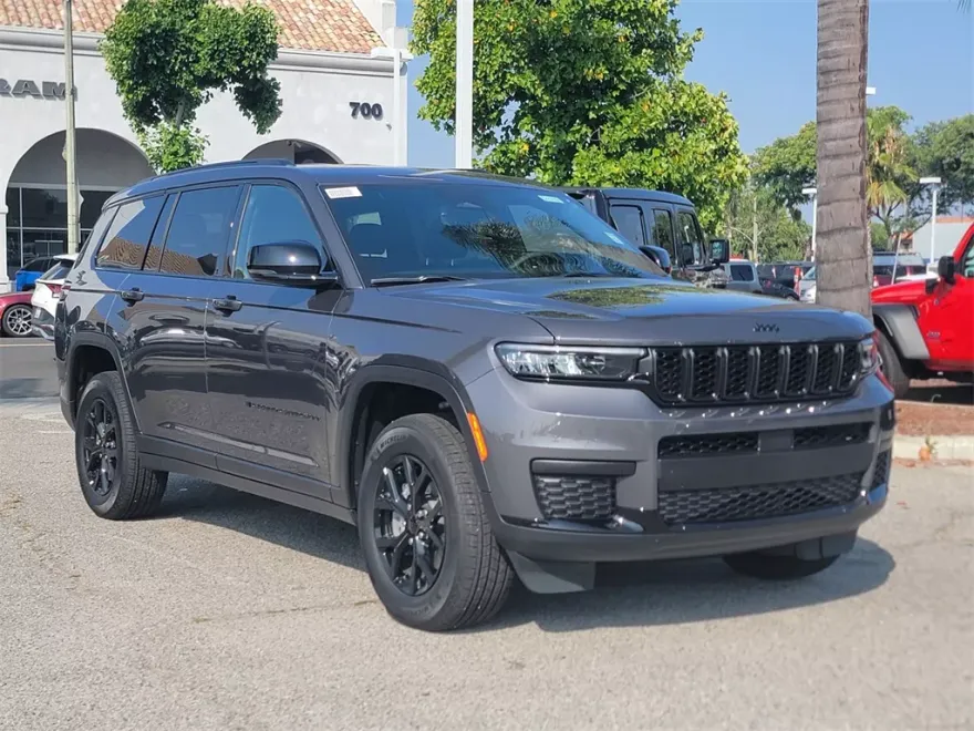 2025 Jeep Grand Cherokee Altitude photo 1
