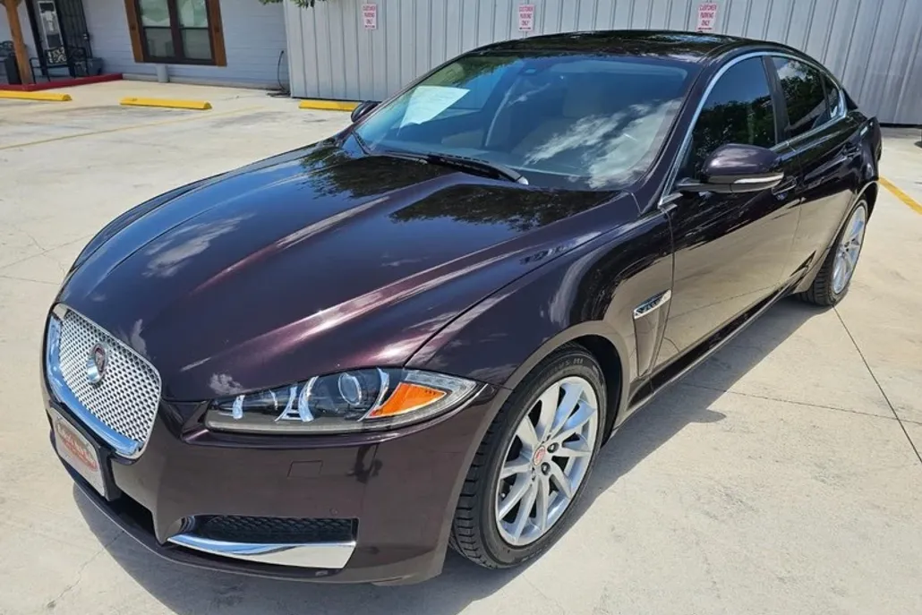 2015 Jaguar XF 2.0T Premium photo 1