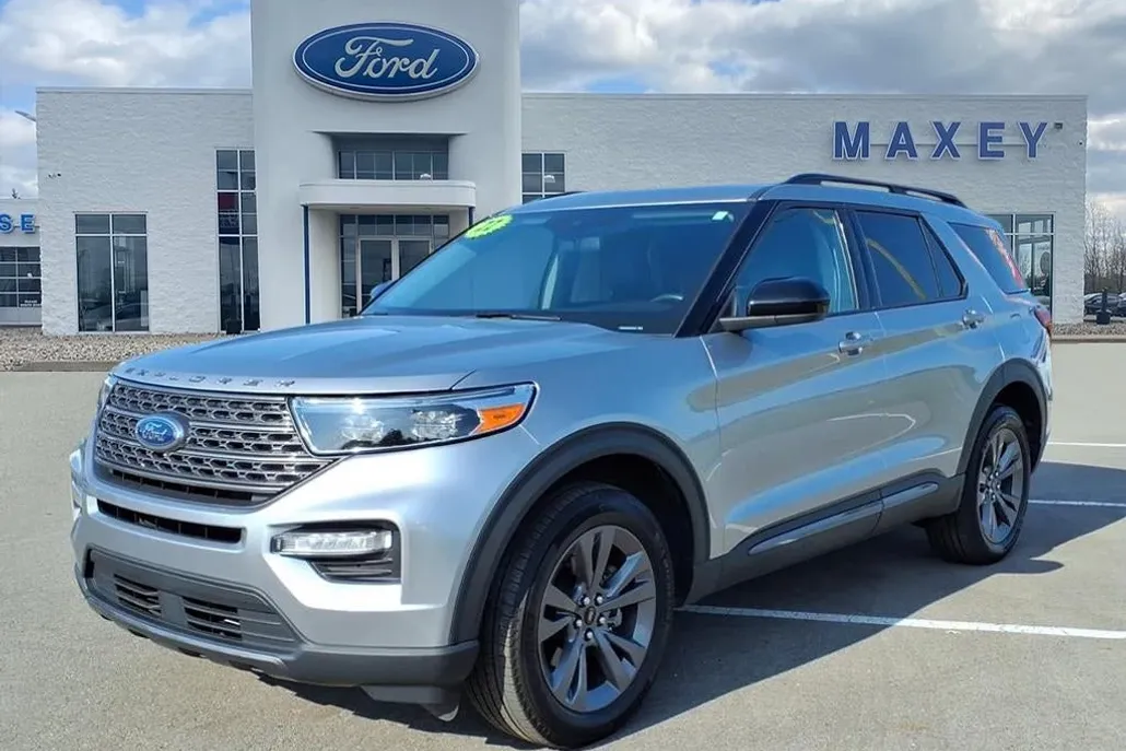2022 Ford Explorer XLT photo 1