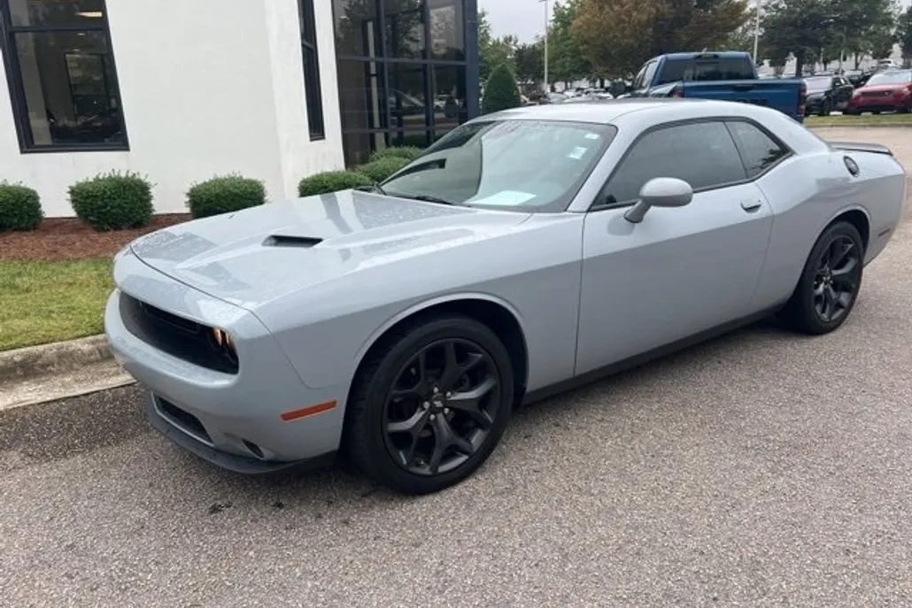 2020 Dodge Challenger SXT photo 1