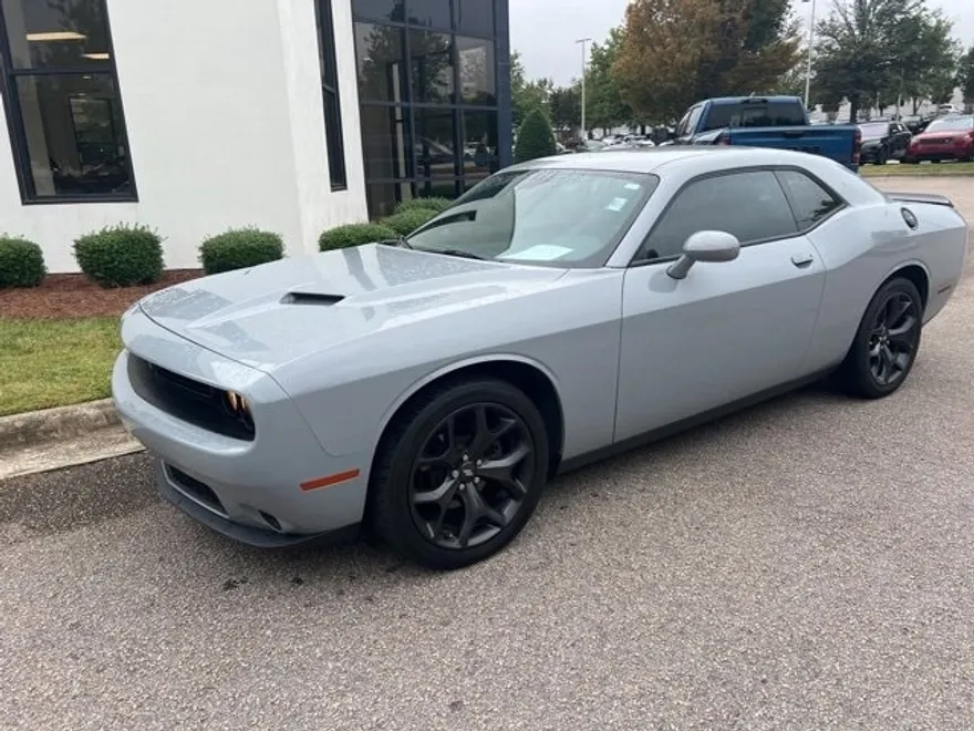 2020 Dodge Challenger SXT photo 1