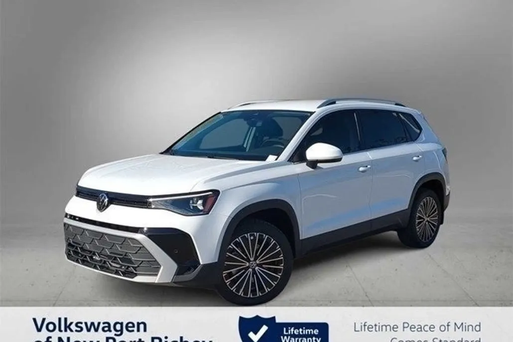 2025 Volkswagen Taos SE photo 1