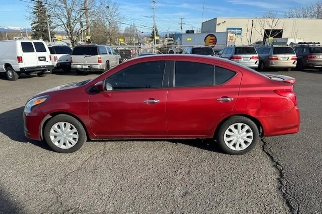 2017 Nissan Versa 1.6 S photo 1