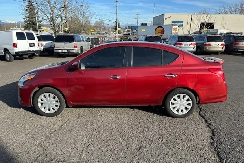 2017 Nissan Versa 1.6 S photo 1