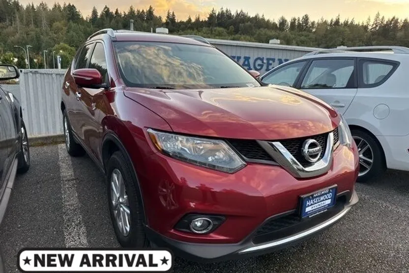 2015 Nissan Rogue SV photo 1