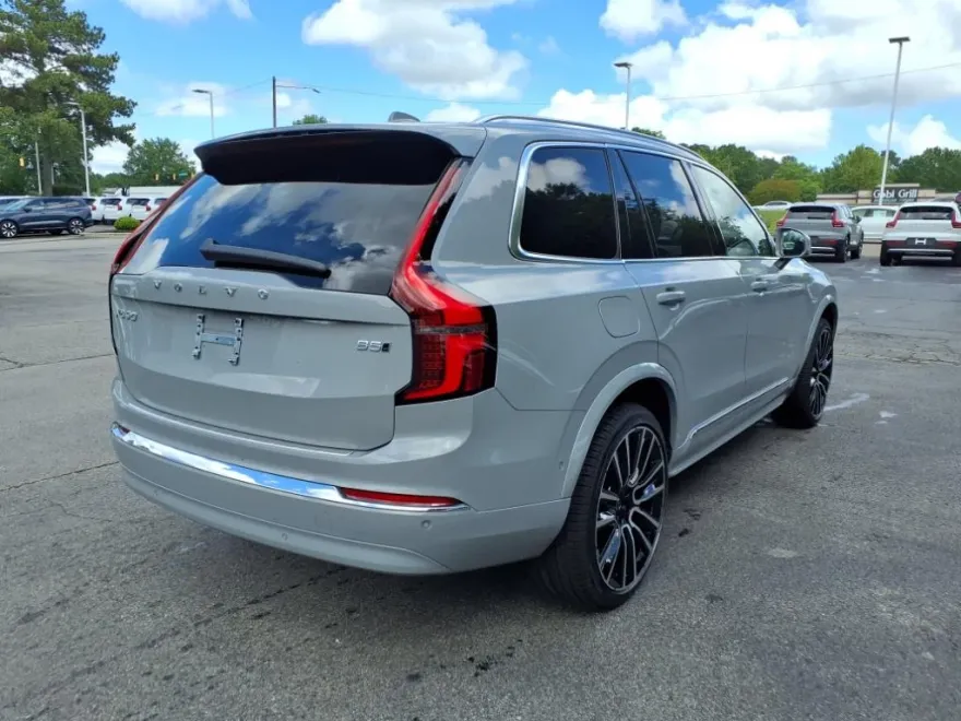 2025 Volvo XC90 B5 Plus photo 1