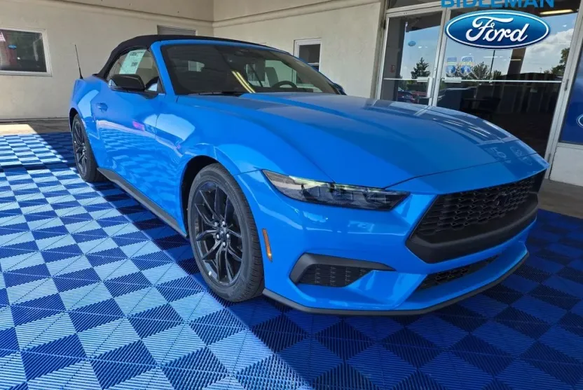 2025 Ford Mustang EcoBoost Premium photo 1