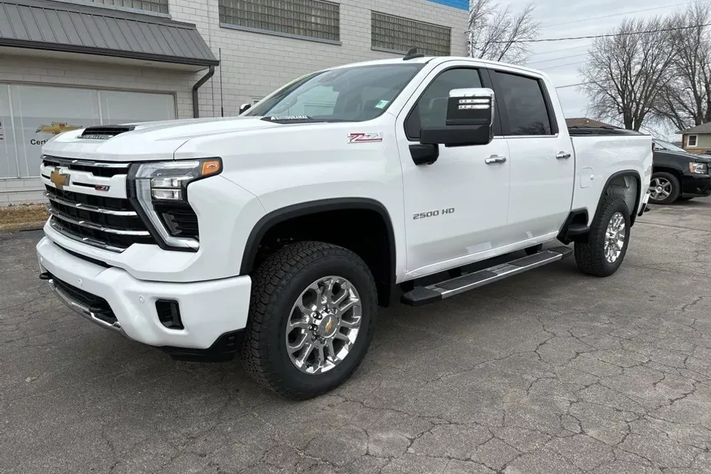 2025 Chevrolet Silverado 2500HD LT photo 1