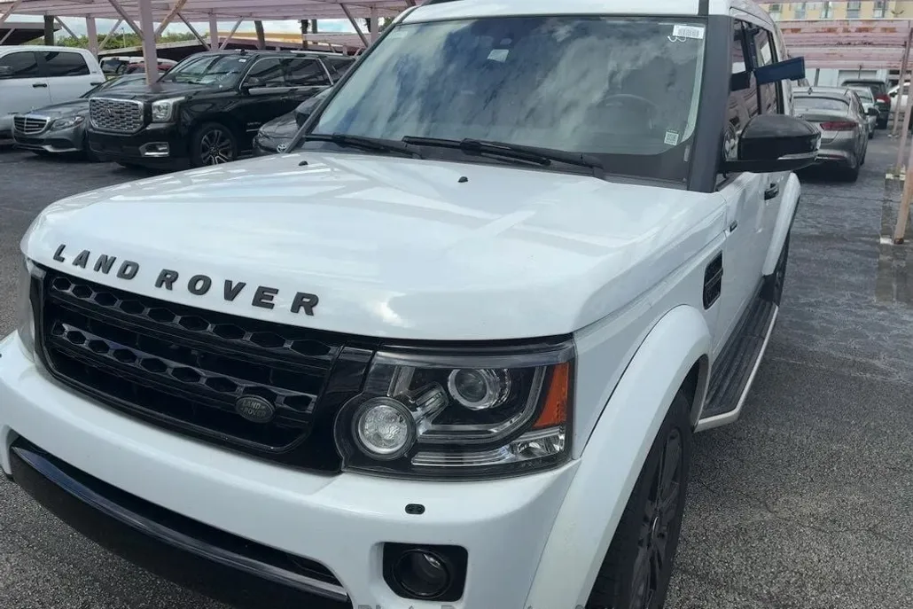 2016 Land Rover LR4 HSE photo 1