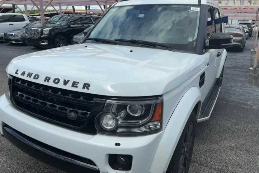 2016 Land Rover LR4 HSE photo 1