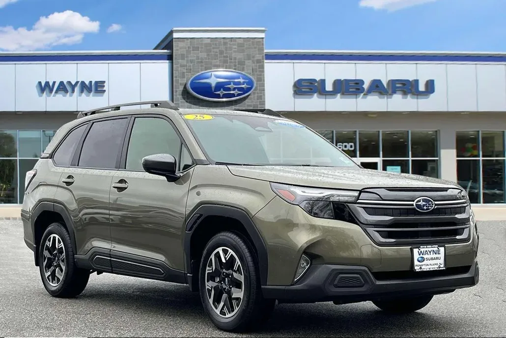 2025 Subaru Forester Premium Base photo 1