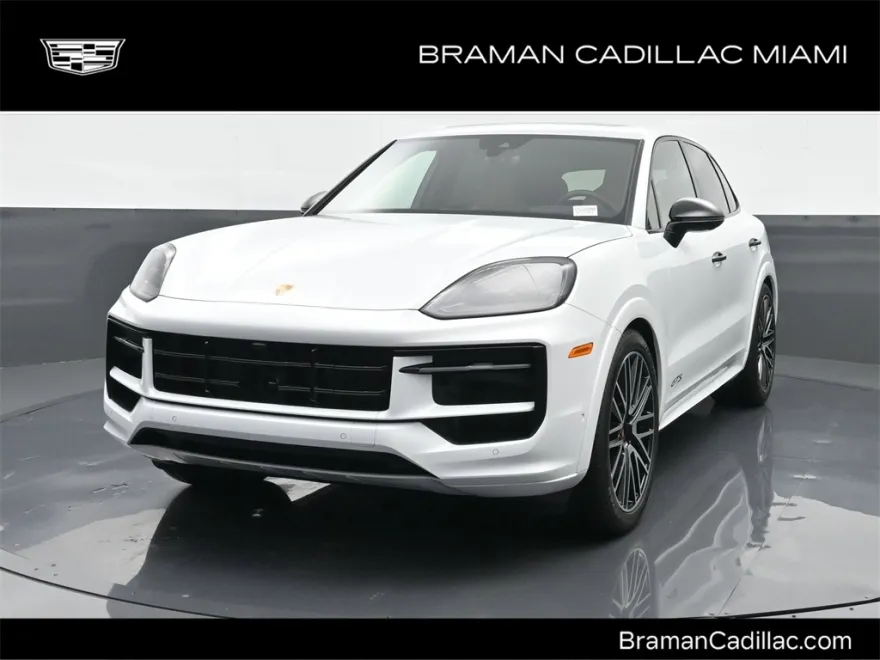2025 Porsche Cayenne GTS photo 1